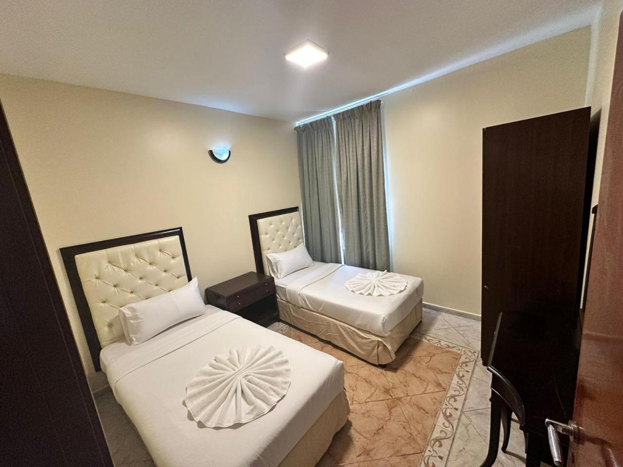 Safari Hotel Apartments Ajman Esterno foto