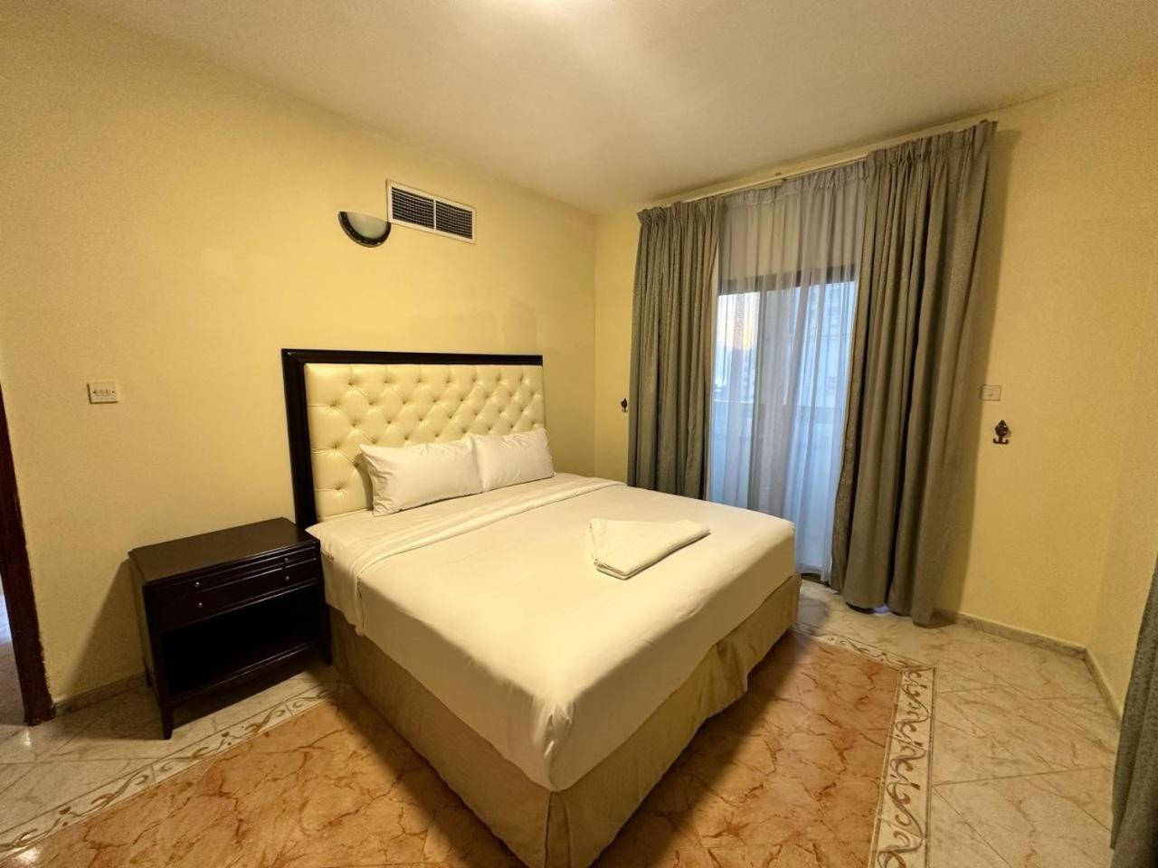 Safari Hotel Apartments Ajman Esterno foto