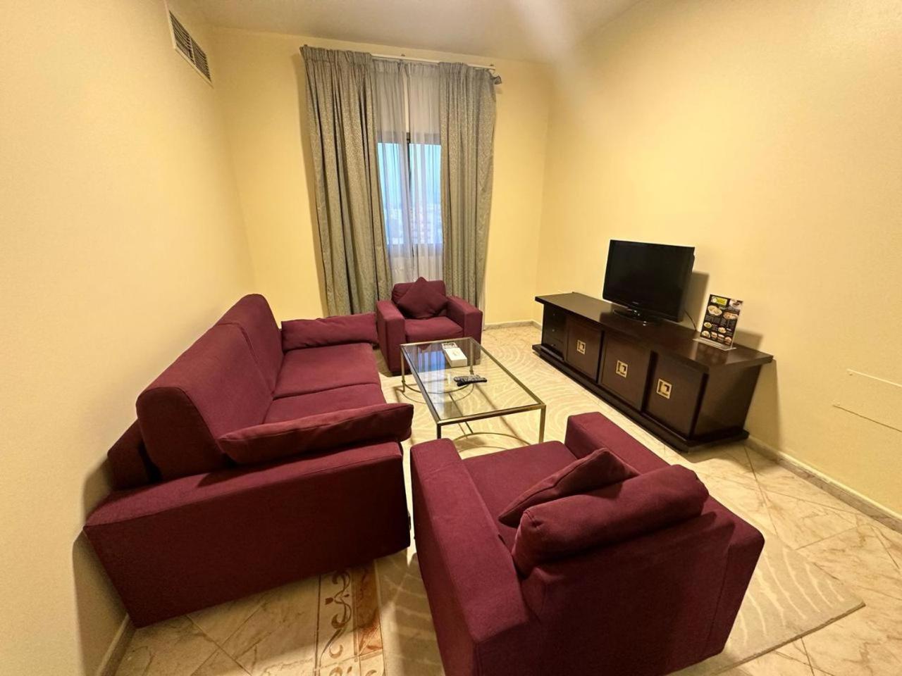 Safari Hotel Apartments Ajman Esterno foto