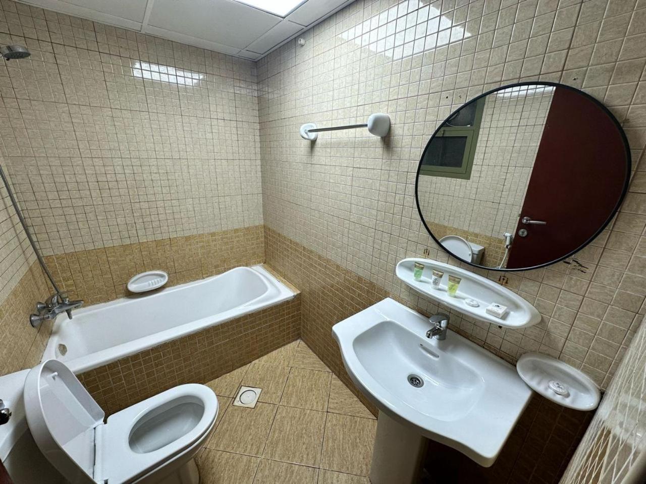Safari Hotel Apartments Ajman Esterno foto